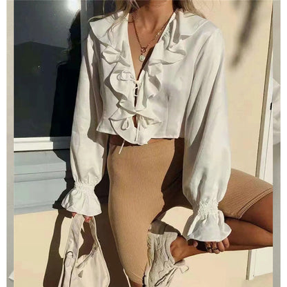 Chemise élégante en mousseline à volants et cravate