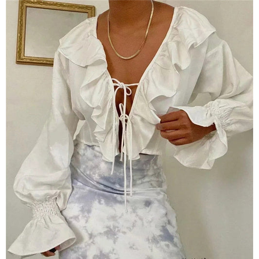 Chemise élégante en mousseline à volants et cravate